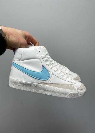 Жіночі шкіряні кросівки nike blazer mid white blue logo найк блейзер5 фото