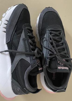 Кросівки reebok.