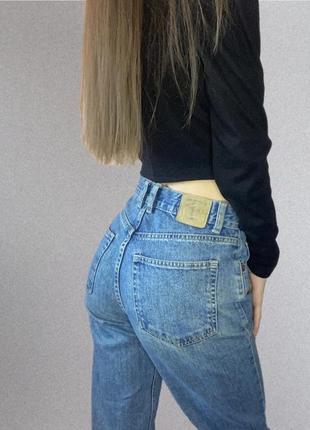 Голубые базовые прямые джинсы мом pull&bear на высокой талии