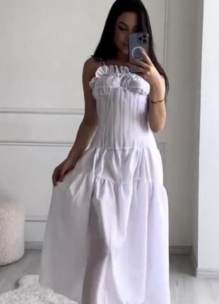Біла сукня з корсетом