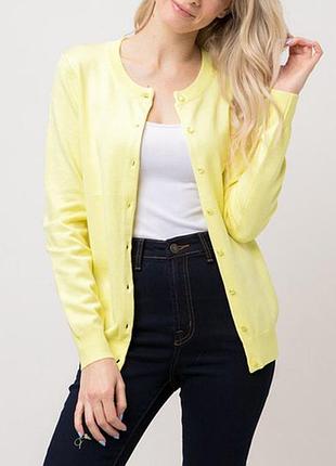 Colin's милый кардиган нежного желтого цвета, пуговички-цветочки с камешками