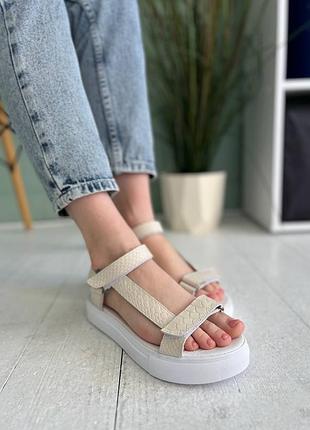 Натуральна шкіра всі розміри сандалі