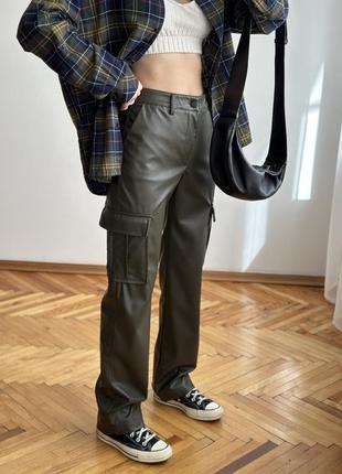 Штани з еко-шкіри pull&amp;bear