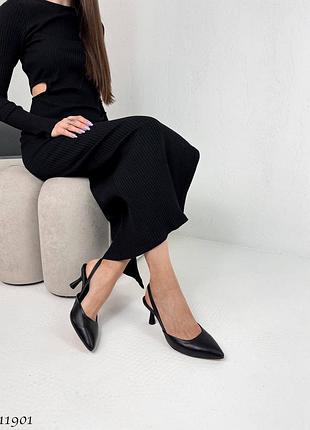 Шкіряні чорні туфлі слінгбеки на шпильці з гострим носком