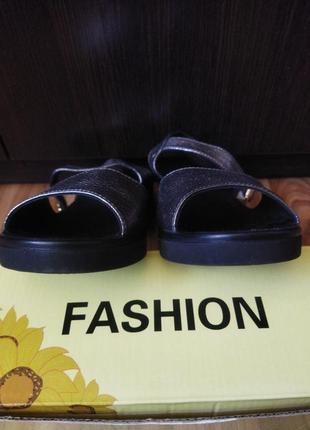 Босоножки кожаные