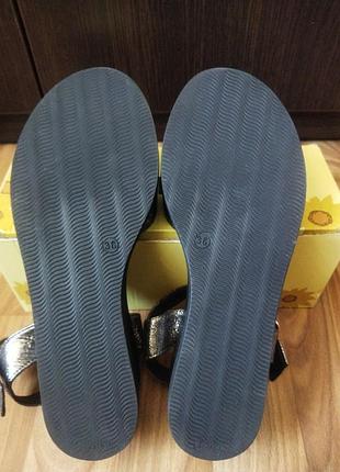 Босоножки кожаные