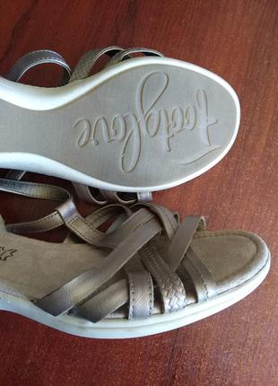 Босоножки кожаные.9 фото