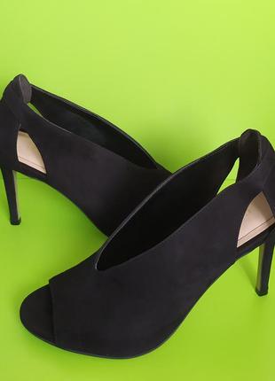 Замшевые чёрные закрытые босоножки на шпильке carvela, 38