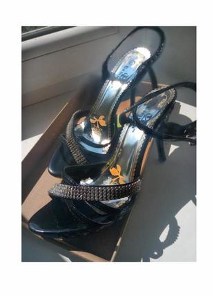 Босоніжки з каміньчиками