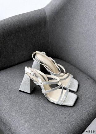 Трендовые кожаные босоножки с тоненьвыми ремешками