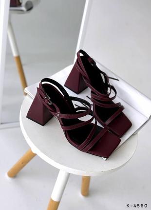 Трендовые кожаные босоножки с тоненьвыми ремешками