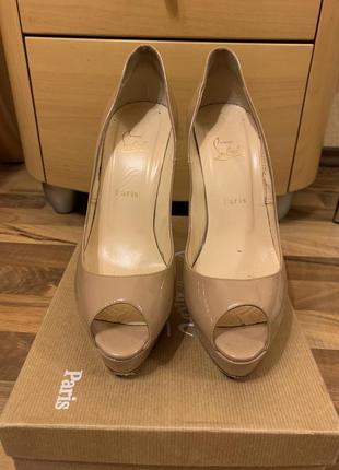 Лакированные туфли christian louboutin