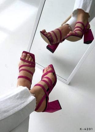 Трендовые кожаные босоножки с тоненьвыми ремешками