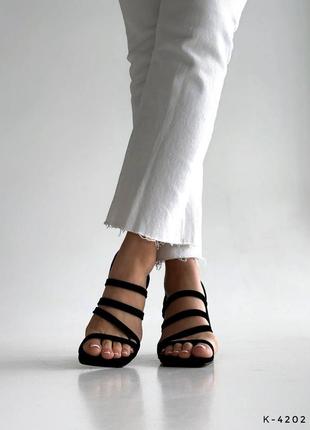 Трендовые кожаные босоножки с тоненьвыми ремешками10 фото