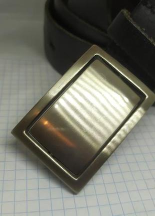 Кожаный ремень с поворотной пряжкой