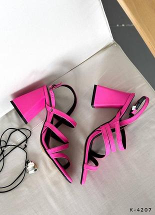 Трендовые кожаные босоножки с тоненьвыми ремешками