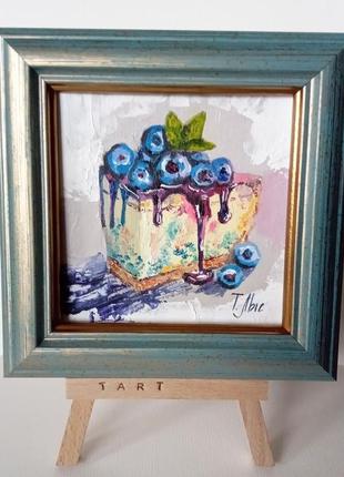 Картина маслом 10х10 см черничный чизкейк в раме на подставке