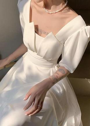 Платье с нашитыми бусинами