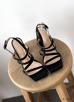 Трендовые кожаные босоножки с тоненьвыми ремешками9 фото