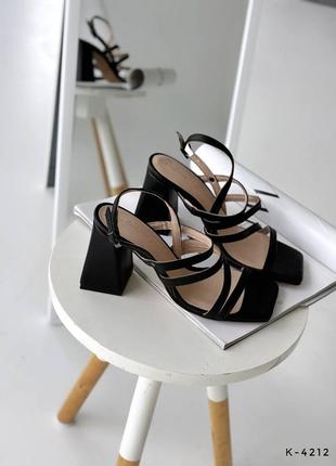 Трендовые кожаные босоножки с тоненьвыми ремешками6 фото