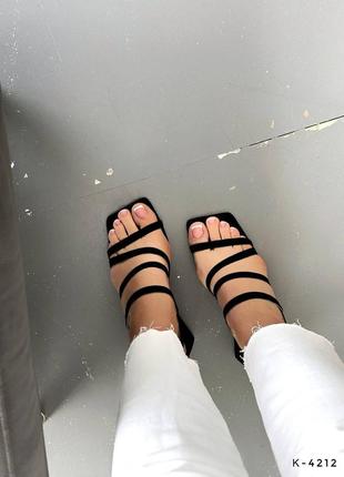 Трендовые кожаные босоножки с тоненьвыми ремешками5 фото