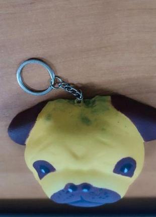 Уценка. сквиш-брелок с ароматом "мопсик" (10 см) корозия от металу