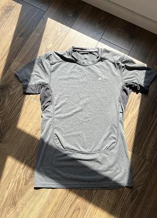 Спортивная футболка бренда eastpeak