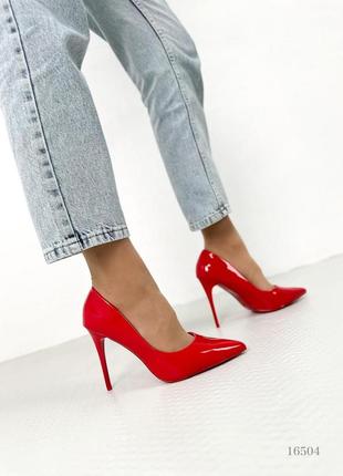 Жіночі туфлі червоні1 фото