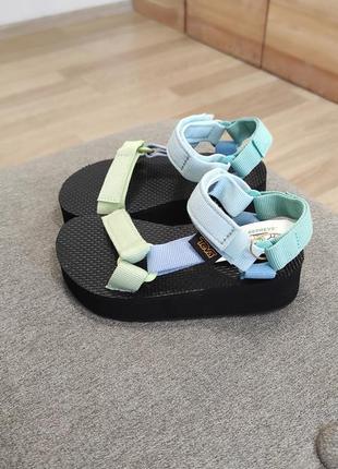 Сандалі / босоніжки teva