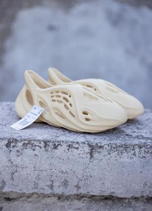 Мужские шлепанцы - кроссовки пена бежевые адидас изви adidas yeezy foam runner beige