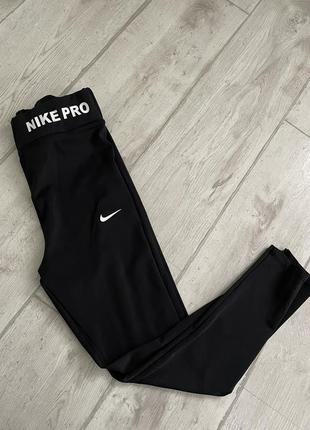 Чорні спортивні лосини nike pro