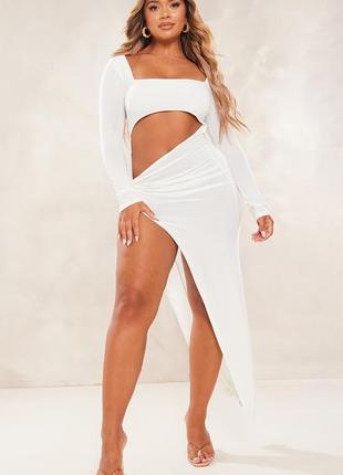 Белое платье prettylittlething