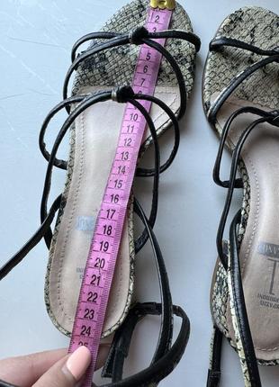 Босоніжки на маленькому каблуку, шкіра, сандалі