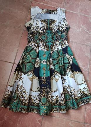 Красивое платье 48р.