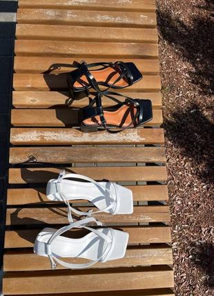 Жіночі шкіряні босоніжки на невисокому каблуку бвлі