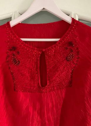 Шелковая блуза с бисером