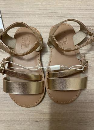 Босоніжки zara на дівчинку 23 розмір