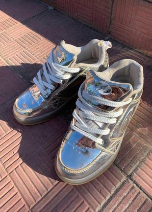 Роликовые кроссовки heelys