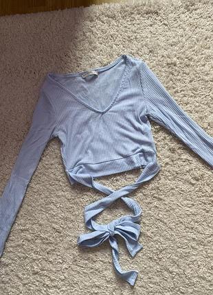 Блакитний топ в рубчик водолазка на завʼязках