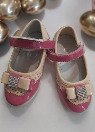 Нові дитячі туфлі для дівчаток1 фото
