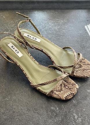 Нові босоніжки фірми na-kd