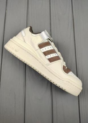 Кроссовки женские подростковые adidas forum low beige chocolate3 фото