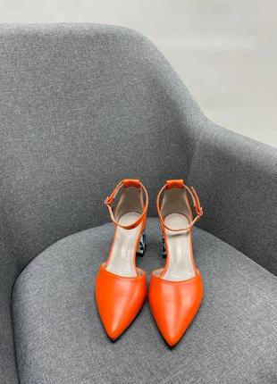 Яскраві помаранчеві оранжеві босоніжки з натуральної шкіри з гострим носком5 фото