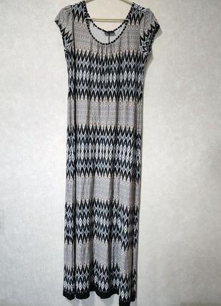 Гарний довгий сарафан