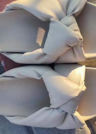 Крутезные шлепанцы