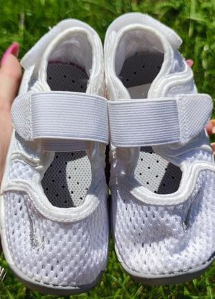 Босоніжки літні кросівки