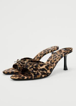 Леопардовые босоножки zara