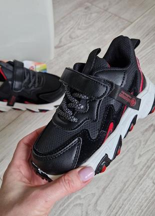 Кроссовки практичные качественные весна осень