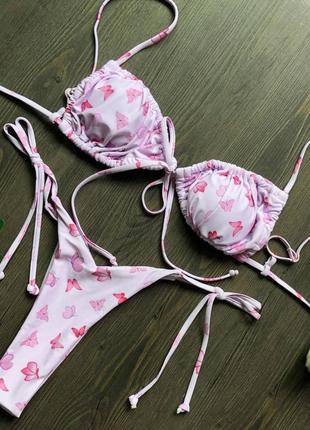 Роздільний купальник на зав‘язках з метеликами.