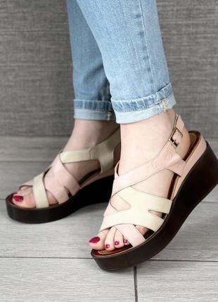 Кожные босоножки р41
